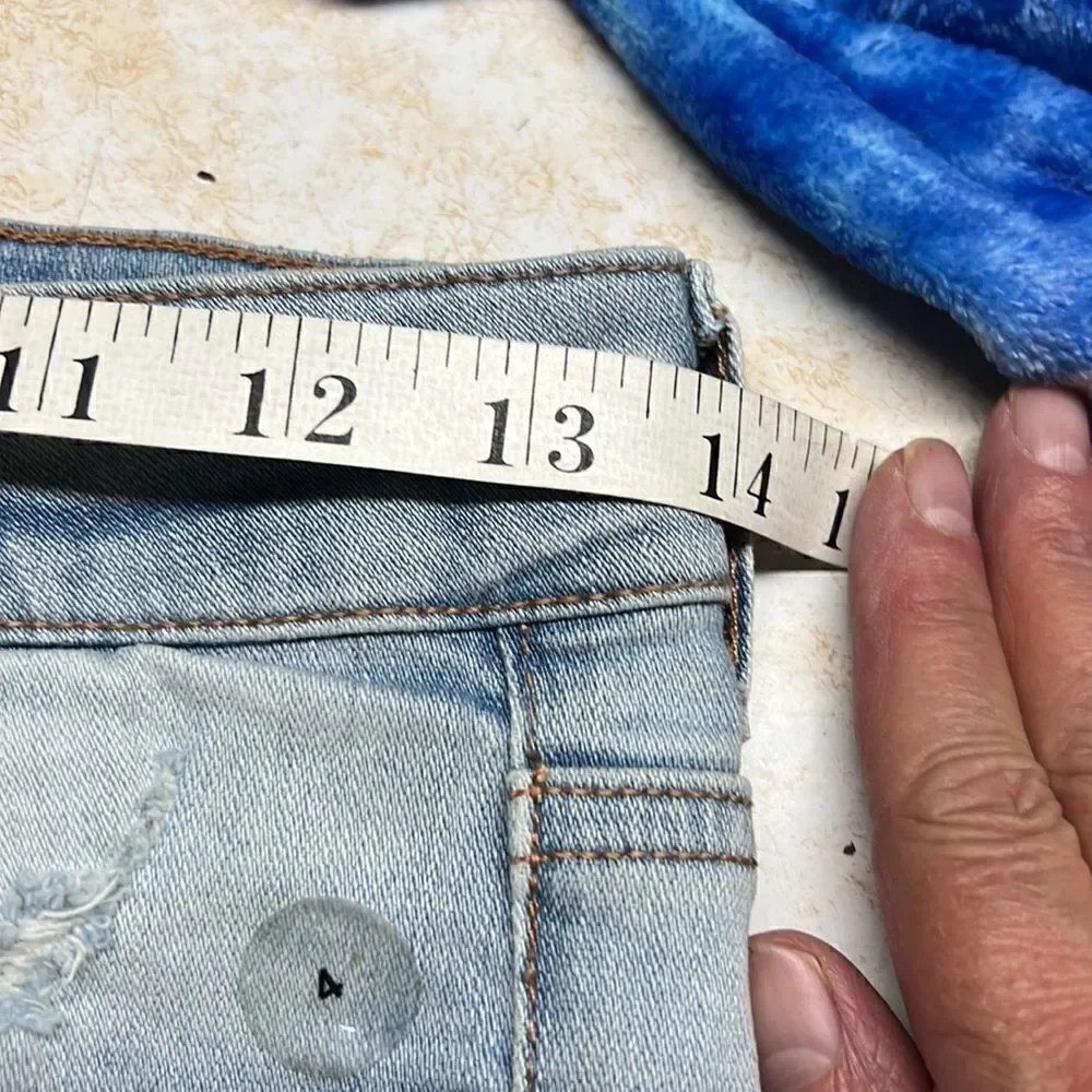 🔥 5/20🔥 Aero Low rise midi distressed denim  shorts Sz 4